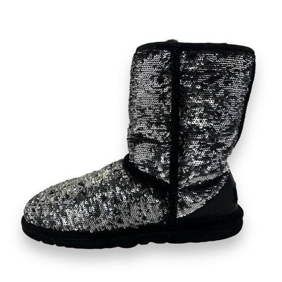 UGG Classic Short Sequin Silver & Black Wool Lined Casual Cozy Fall Boot 6 - Picture 5 of 12